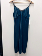 Load image into Gallery viewer, Maxi Dress Size Small
