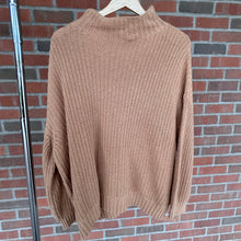 Load image into Gallery viewer, American Eagle Sweater Size Extra Small
