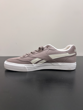 Load image into Gallery viewer, Reebok Mens Athletic Shoes Mens 9

