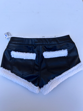 Load image into Gallery viewer, Fashion Nova Shorts Size Extra Small
