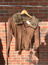 Load image into Gallery viewer, Romwe Sweater Size Medium
