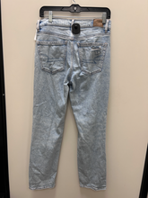 Load image into Gallery viewer, American Eagle Denim Size 3/4 (27)
