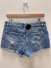 Load image into Gallery viewer, Kancan Shorts Size 5/6
