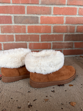 Load image into Gallery viewer, Boots Womens 6
