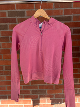 Load image into Gallery viewer, Lulu Lemon Athletic Top Size Small
