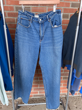 Load image into Gallery viewer, Abercrombie &amp; Fitch Denim Size 13/14 (32)
