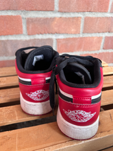 Load image into Gallery viewer, Nike Casual Shoes Womens 7.5
