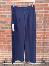 Load image into Gallery viewer, Princess Polly Pants Size 5/6 (28)
