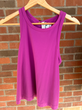 Load image into Gallery viewer, Lulu Lemon Athletic Top Size Medium
