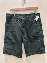 Load image into Gallery viewer, Levi Shorts Size Large
