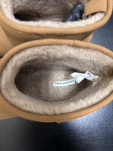 Load image into Gallery viewer, American Eagle Boots Womens 8
