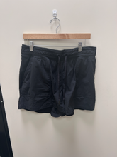 Load image into Gallery viewer, Lululemon Athletic Shorts Size 9/10
