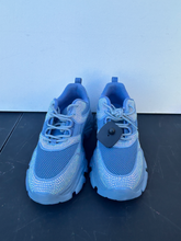 Load image into Gallery viewer, Casual Shoes Womens 9
