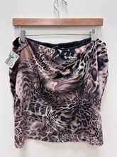 Load image into Gallery viewer, Fashion Nova Short Skirt Size 3XL
