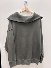 Load image into Gallery viewer, Aerie Sweatshirt Size Medium
