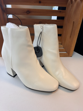 Load image into Gallery viewer, Rouge Boots Womens 11
