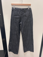 Load image into Gallery viewer, Edikted Pants Size Small
