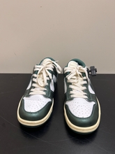 Load image into Gallery viewer, Nike Womens Athletic Shoes Womens 7
