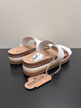Load image into Gallery viewer, Sandals Womens 6.5
