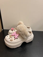 Load image into Gallery viewer, Crocs Casual Shoes Womens 7
