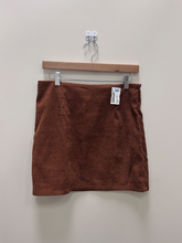 Load image into Gallery viewer, Short Skirt Size Medium
