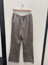 Load image into Gallery viewer, Pants Size Large

