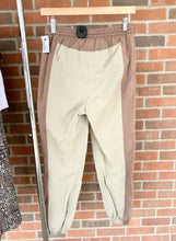 Load image into Gallery viewer, Lululemon Athletic Pants Size 3/4 (27)

