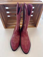 Load image into Gallery viewer, Coconuts Boots Womens 9.5
