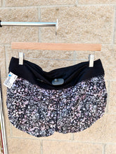 Load image into Gallery viewer, Lululemon Athletic Shorts Size 7/8
