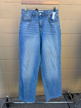 Load image into Gallery viewer, Forever 21 Denim Size 1 (25)
