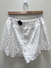 Load image into Gallery viewer, Princess Polly Shorts Size 5/6
