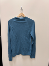 Load image into Gallery viewer, Gym Shark Long Sleeve Top Size Large
