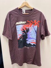 Load image into Gallery viewer, Nike T-shirt Size Medium
