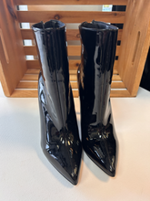 Load image into Gallery viewer, Boots Womens 9.5
