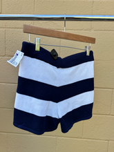 Load image into Gallery viewer, Arden B Shorts Size Medium
