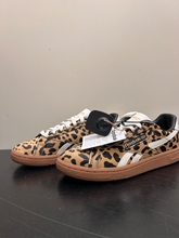 Load image into Gallery viewer, Reebok Casual Shoes Womens 7.5
