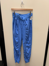 Load image into Gallery viewer, Lululemon Athletic Pants Size 5/6 (28)
