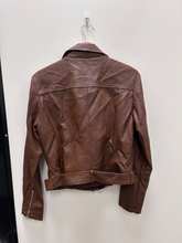 Load image into Gallery viewer, Levi Outerwear Size Medium
