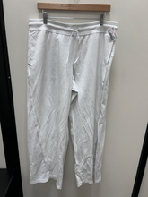 Load image into Gallery viewer, Lululemon Athletic Pants Size 13/14 (32)
