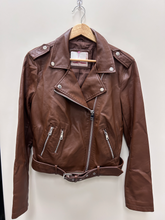 Load image into Gallery viewer, Levi Outerwear Size Medium
