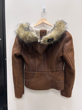 Load image into Gallery viewer, Guess Outerwear Size Small
