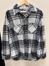 Load image into Gallery viewer, Nautica Long Sleeve Top Size Large
