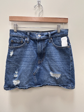 Load image into Gallery viewer, Levi Skirt Size 2

