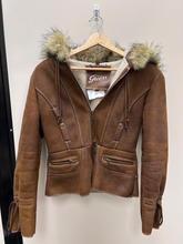 Load image into Gallery viewer, Guess Outerwear Size Small

