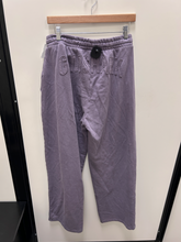 Load image into Gallery viewer, Gym Shark Pants Size Medium
