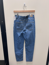 Load image into Gallery viewer, American Eagle Denim Size 3/4 (27)
