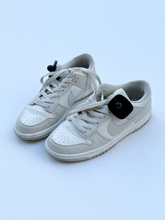 Load image into Gallery viewer, Nike Casual Shoes Womens 8
