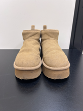 Load image into Gallery viewer, American Eagle Boots Womens 6
