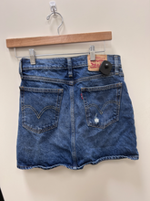 Load image into Gallery viewer, Levi Skirt Size 2

