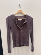 Load image into Gallery viewer, Aerie Long Sleeve Top Size Medium
